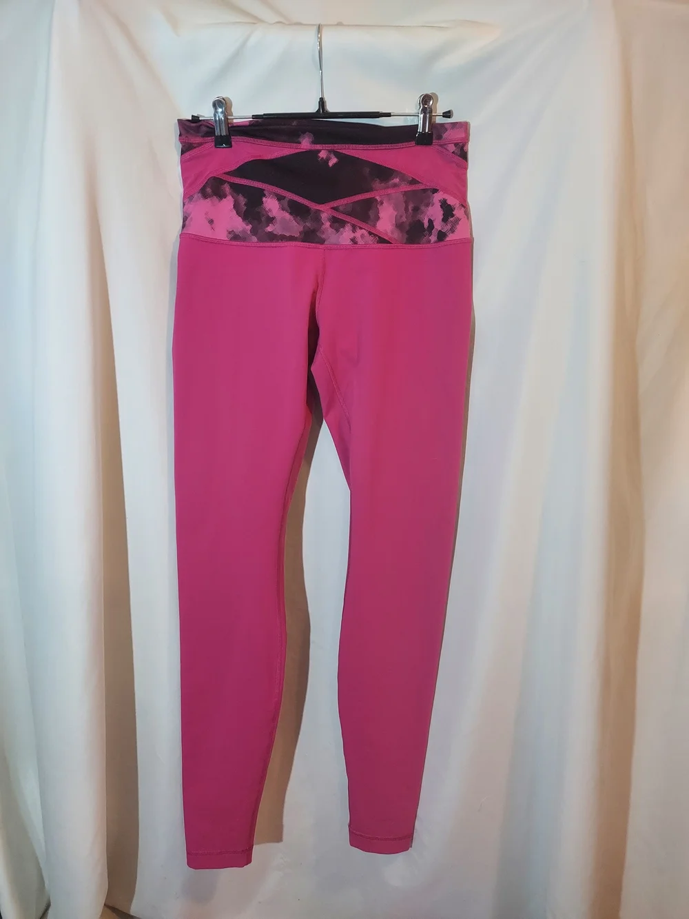 Lululemon Reversible Wunder Under Hi-Rise Leggings - Raspberry / Blooming Pixie
